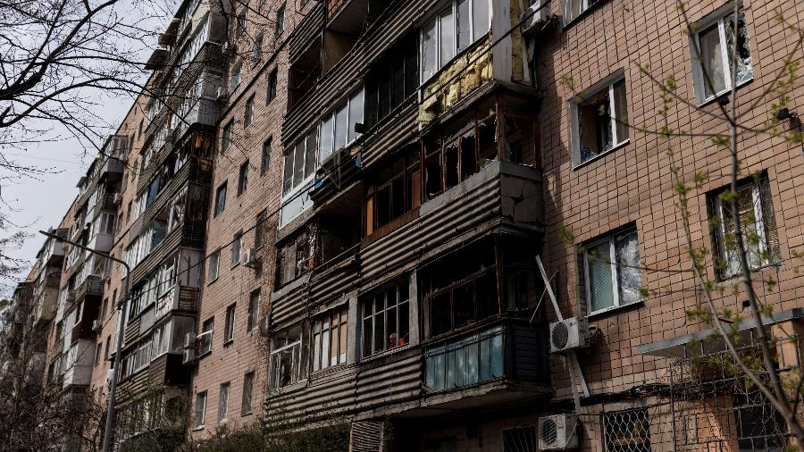11.abr.2022 - Prédio destruído em Kharkiv após bombardeio da Rússia - REUTERS/Alkis Konstantinidis