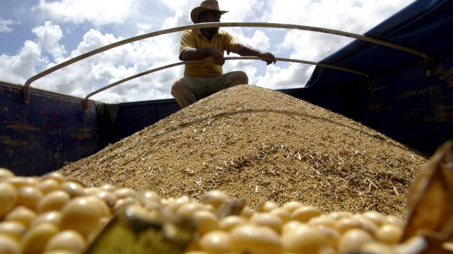 Caminhão com soja em Lucas do Norte, em Mato Grosso; agro, agricultura  - Paulo Whitaker/Reuters