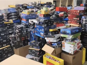 Idoso é preso por roubar 3 mil caixas de Lego nos EUA