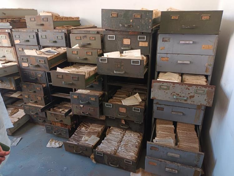 Documentos na antiga sede do IML no Rio