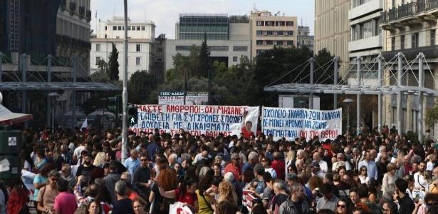 Greve geral na Grécia reúne trabalhadores contra jornada de 13 horas
