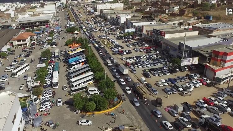 Rua do jeans, em Toritama (PE), uma das cidades mais importantes do polo Rua do jeans, em Toritama (PE), uma das cidades mais importantes do polo