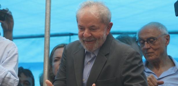 Lula durante ato público em Porto Alegre no dia 23