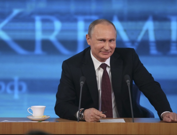 O presidente russo Vladimir Putin durante entrevista para a TV, em Moscou
