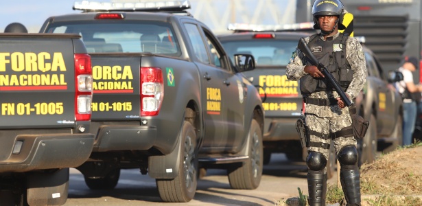 Força Nacional na BR-040, em Minas Gerais, durante a greve dos caminhoneiros - Ramon Bitencourt - 25.mai.2018/O Tempo/Estadão Conteúdo