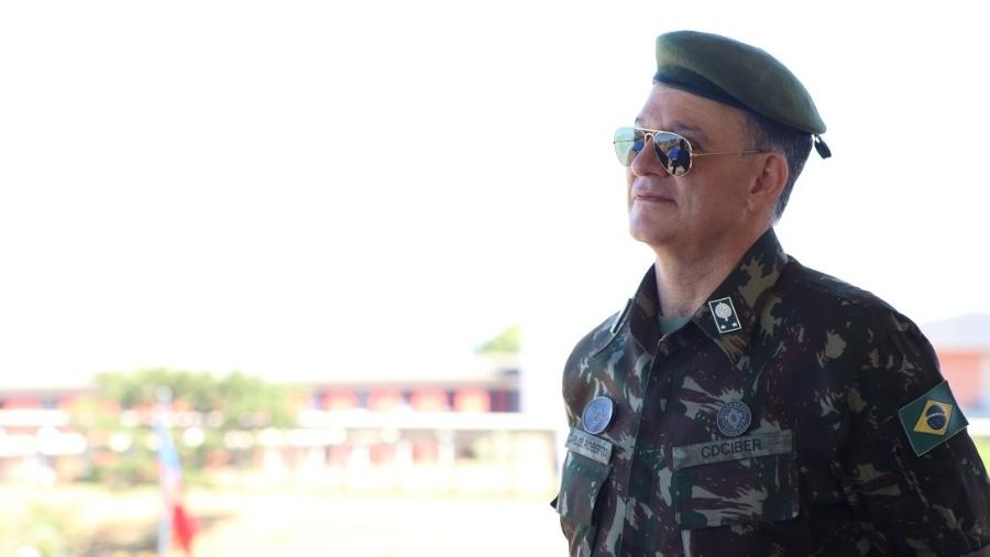 11.5.2017 - General Carlos Roberto Pinto de Souza é homenageado pelo Exército; ele será responsável pela Diretoria de Avaliação da Educação Básica (Daeb)  - Reprodução/ Comando de Comunicações e Guerra Eletrônica do Exército