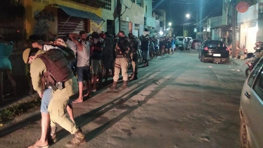 Guarnições da Polícia Militar encontraram pessoas aglomeradas em festa após denúncia anônima - Divulgação/ SSP-BA