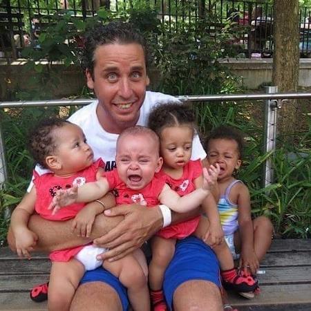 Ari mantém contato com alguns de seus filhos biológicos - Reprodução/Facebook/Ari Nagel