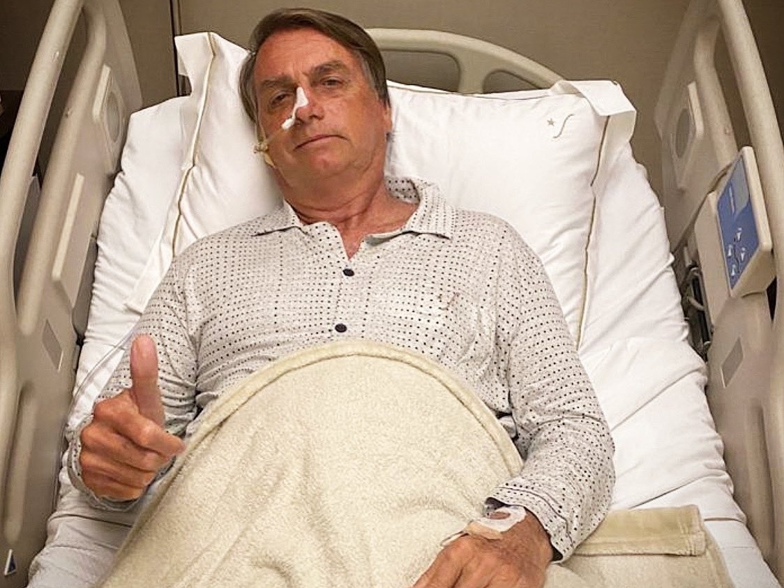 Jair Bolsonaro faz política no hospital e na Polícia Federal