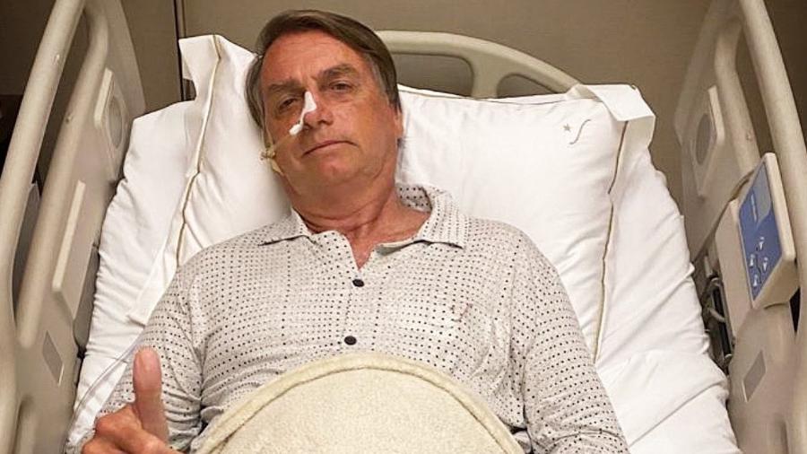3.jan.2022 - Bolsonaro publica foto em hospital após passar mal durante folga em SC - Divulgação/Twitter/@jairbolsonaro