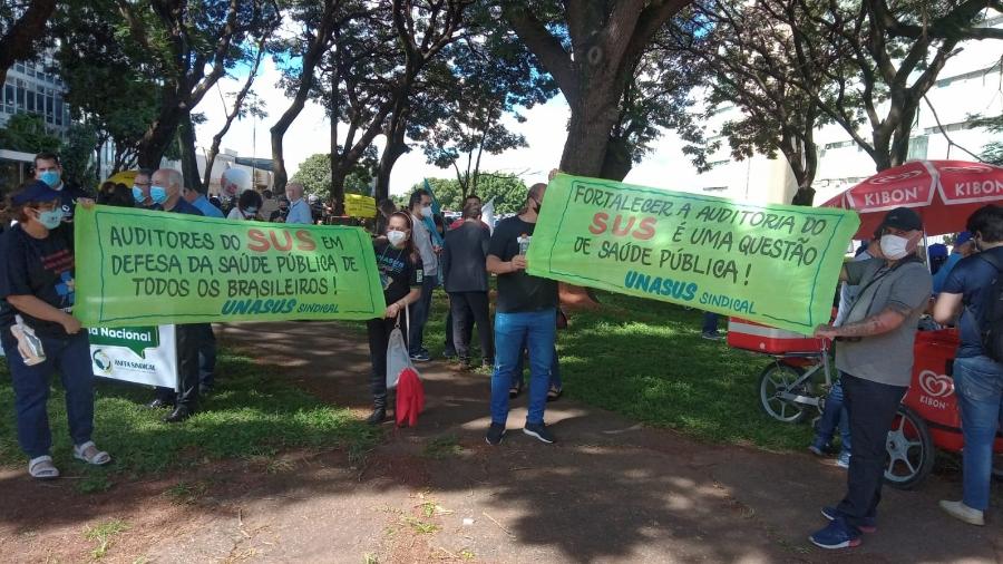 18.jan.2022 - Servidores fazem paralisação por reajuste salarial, em Brasília - Weudson Ribeiro/UOL