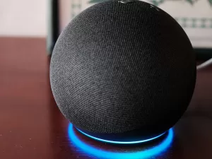 A favorita: Echo Dot 5 foi a 'Alexa' campeã de vendas em 2024; vale a pena?