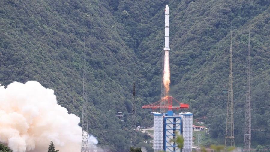 Foguete transporta um satélite astronômico desenvolvido em conjunto pela China e França