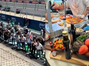 Sem pressa: camarote da F1 tem clima relax com frutos do mar e vinho