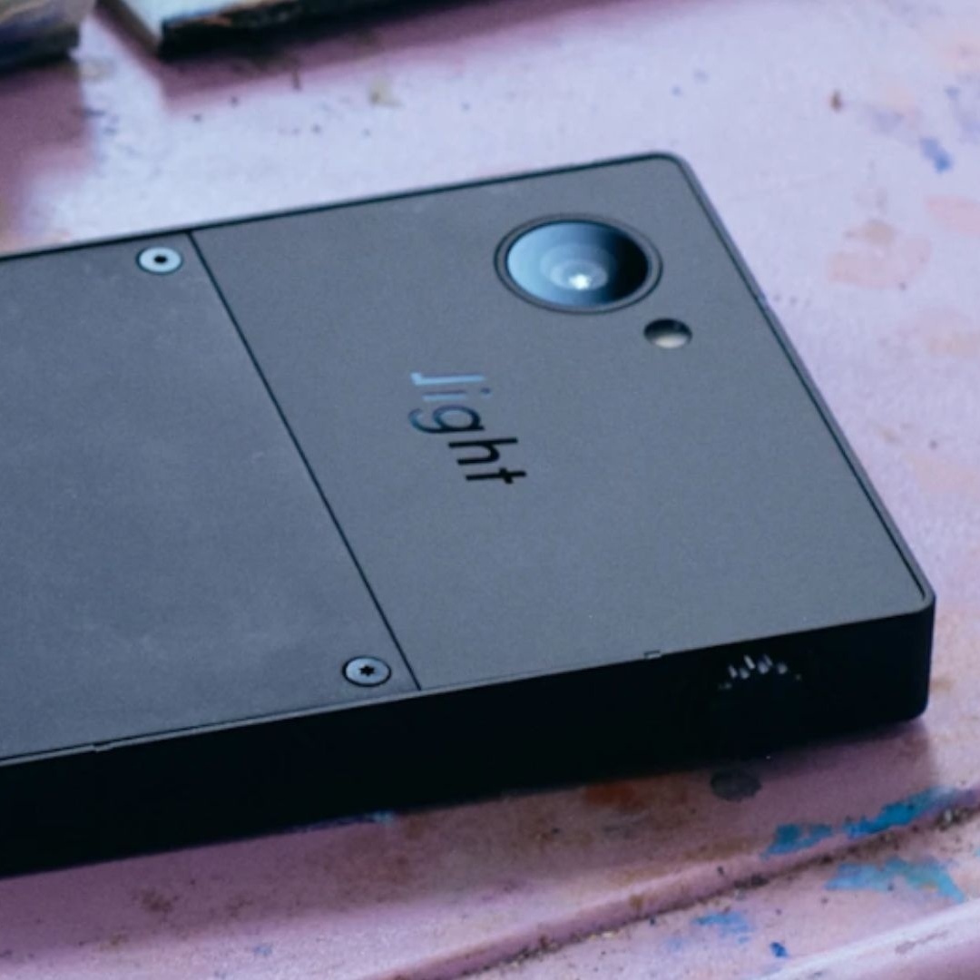 【未開封】Light Phone III Light Phone III」レビュー：“つながりすぎた日常”からの解放 | WIRED.jp
