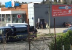 Morre policial que foi trocado por reféns em supermercado no sul da França (Foto: LA VIE A TREBES/via REUTERS)