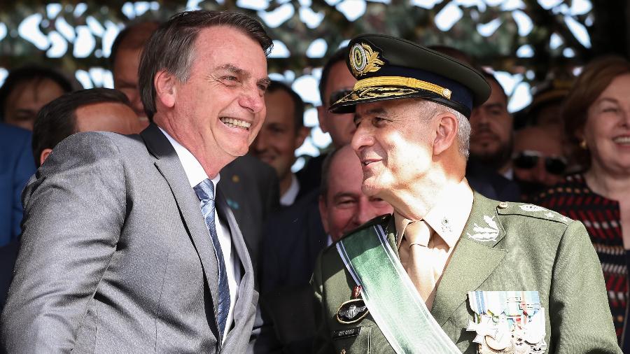 Presidente da República Jair Bolsonaro cumprimenta, em 2019, o general de Exército Luiz Eduardo Ramos Baptista Pereira, então comandante Militar do Sudeste - Marcos Corrêa/PR