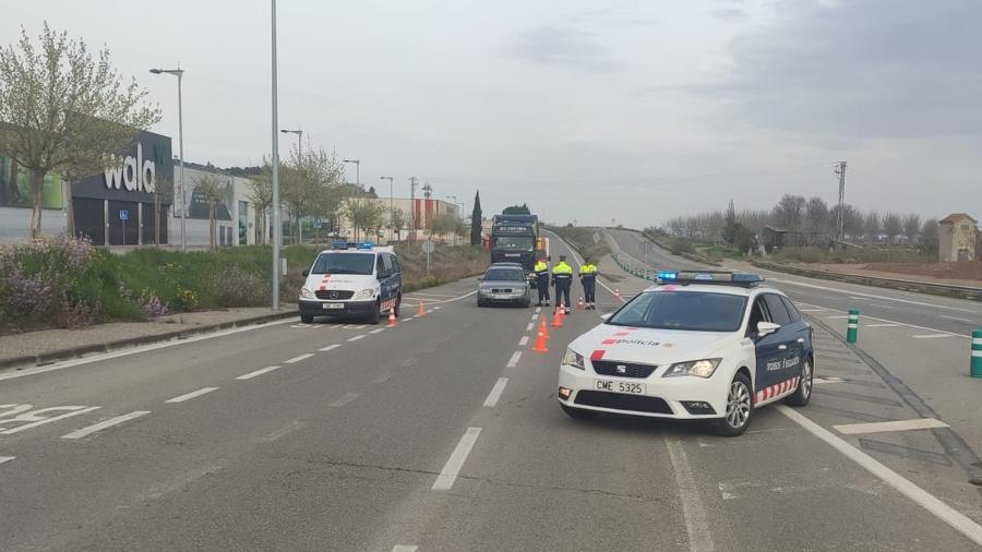 Polícia da Catalunha faz bloqueios em vias devido ao coronavírus - Reprodução/Twitter