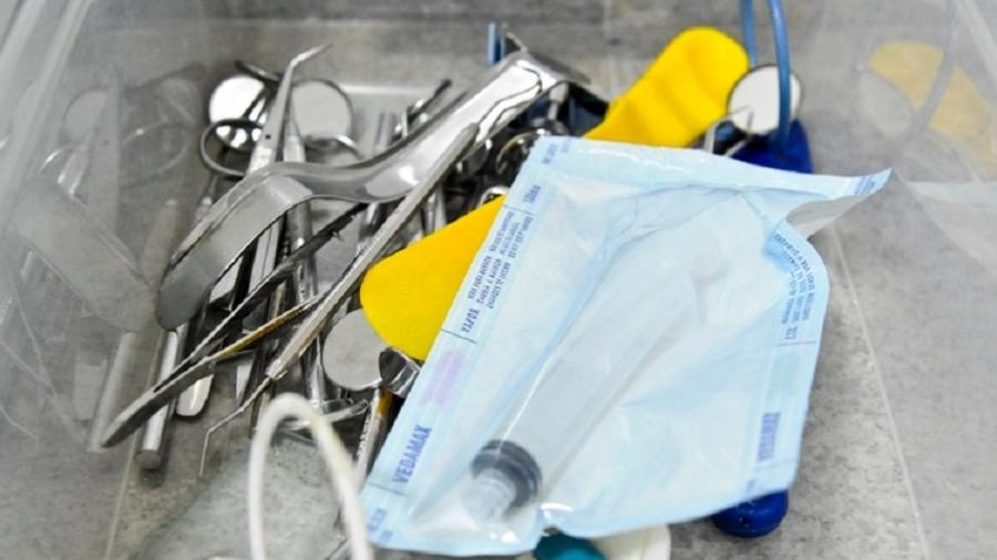 Materiais limpos foram encontrados misturados a materiais já utilizados na clínica médica e odontológica - Geovana Albuquerque/Agência Saúde DF