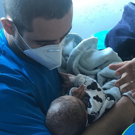 Silvio Bastos, de 31 anos, teve que fazer parto do próprio filho após avanço rápido das contrações da namorada - Reprodução/Instagram