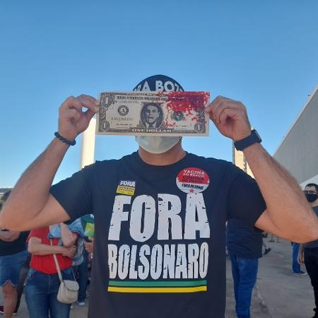 3.jul.2021 - Manifestantes participam de atos contra o governo de Jair Bolsonaro em Brasília - Hanrrikson de Andrade/UOL