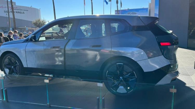 Carro elétrico BMW iX Flow com e-ink, cujo exterior muda de cor - Bruna Souza Cruz/Tilt - Bruna Souza Cruz/Tilt