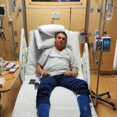 Bolsonaro publica foto no hospital