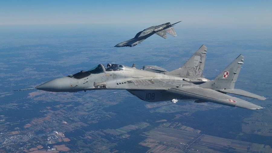 Caças MiG-29 em teste em outubro de 2022; modelo será entregue à Ucrânia - Radoslaw Jozwiak AFP