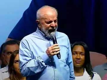 Lula inaugura obra na BA e critica prefeito ausente: 'falta de respeito'