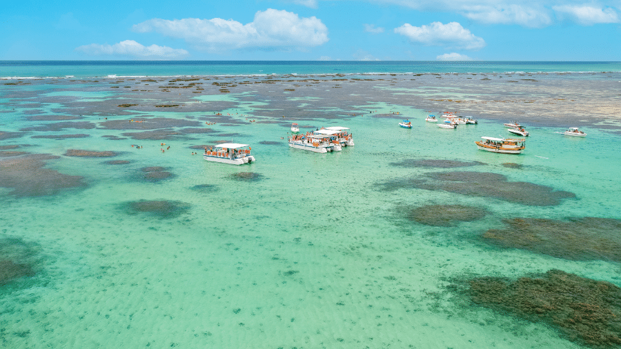 Região em que embarcação afundou é conhecida pelo conjunto de piscinas naturais