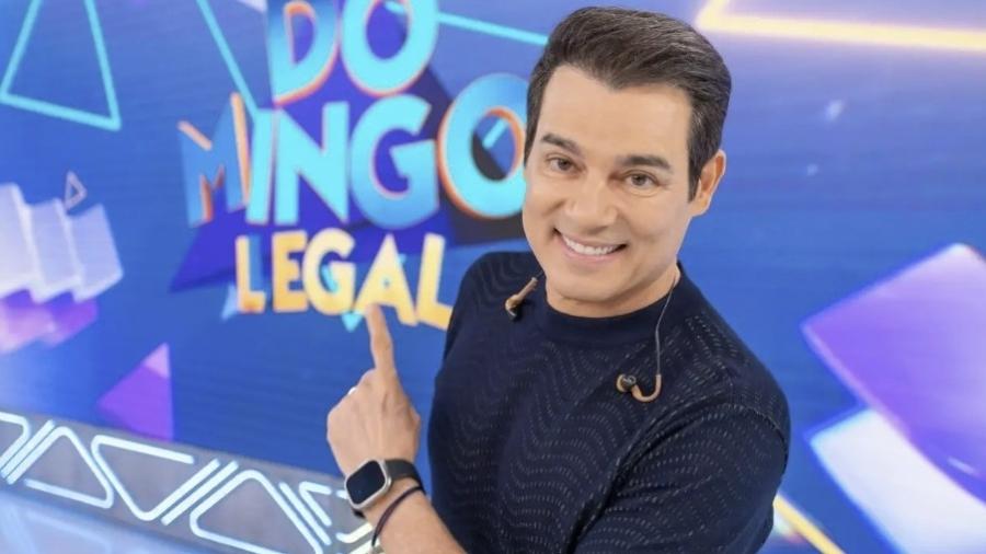 Celso Portiolli é apresentador do programa Domingo Legal, no SBT Celso Portiolli é apresentador do programa Domingo Legal, no SBT