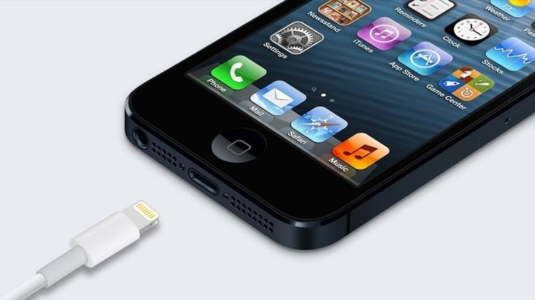 A Apple adotou o conector Lightning pela primeira vez no iPhone 5