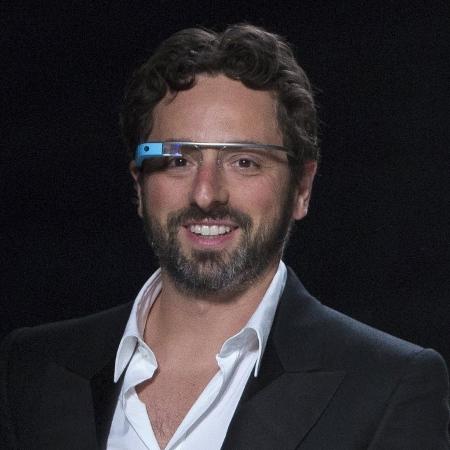 Sergey Brin, cofundador do Google, posa para câmera enquanto usa o Google Glass, óculos protótipo da empresa americana - Andrew Kelly/Reuters - Andrew Kelly/Reuters