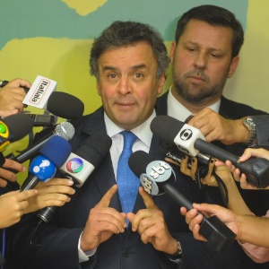 O presidente nacional do PSDB, o senador Aécio Neves (MG), defendeu que a presidente Dilma Rousseff deve pedir desculpas aos brasileiros pelo erro da Caixa Econômica Federal durante confusão do Bolsa Família - José Cruz/Agência Brasil