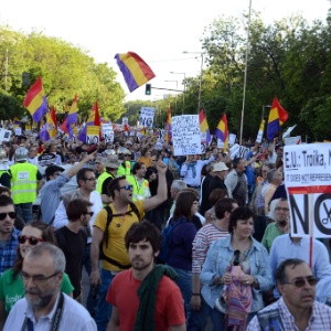 1.jun.2013 - Em Madri (Espanha), Manifestantes protestam neste sábado (1º) contra plano de austeridade econômica imposto a países europeus - Dominique Faget/AFP