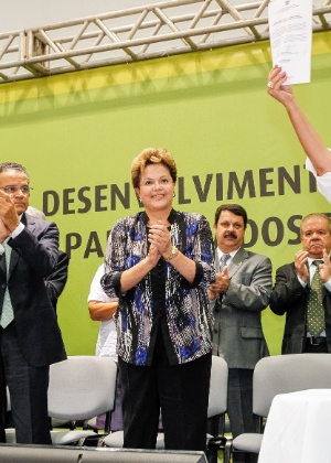Dilma Rousseff participa de evento em que entregou 101 máquinas retroescavadeiras e 70 máquinas motoniveladoras em Natal - Roberto Stuckert Filho/PR