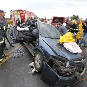 Casal sofre grave acidente na rodovia MG- 190, em Uberaba (MG) - L.Adolfo/Estadão Conteúdo