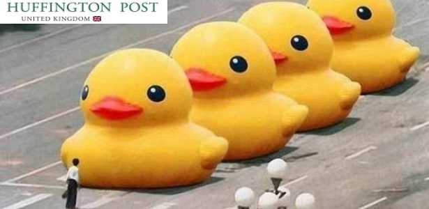 Meme pelo aniversário de 24 anos do massacre na praça da Paz Celestial, em Pequim. A expressão "grande pato amarelo" e outros termos foram excluídos do sistema de busca das redes sociais - Reprodução/The Huffington Post