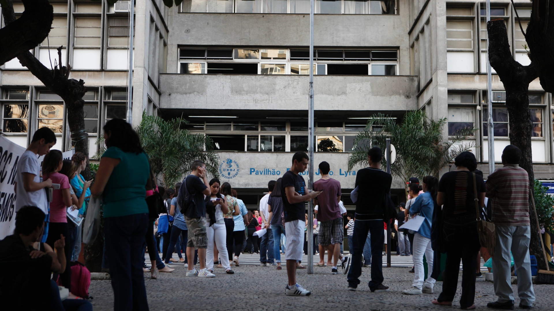 RIO DE JANEIRO - RJ - BRASIL - 09/06/2013 ? VESTIBULAR UERJ. Prova de vestibular no Campus da UERJ - Marcos Pinto/UOL