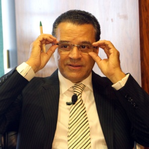 Em imagem de junho de 2013, Henrique Eduardo Alves, presidente da Câmara dos Deputado, concede entrevista em seu gabinete em Brasília (DF) - Kleyton Amorim/UOL