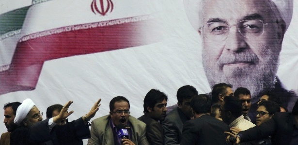 O único candidato moderado na disputa pela presidência do Irã, Hassan Rohani, durante campanha na cidade de Shiraz