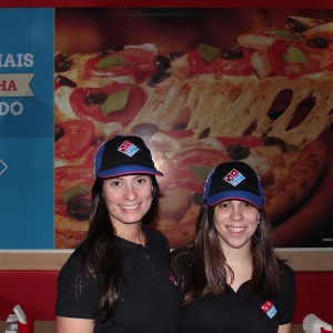 As irmãs Carolina (à esq.) e Paula Pincovsky (à dir.), franqueadas da Domino"s Pizza, em Recife (PE) - Divulgação