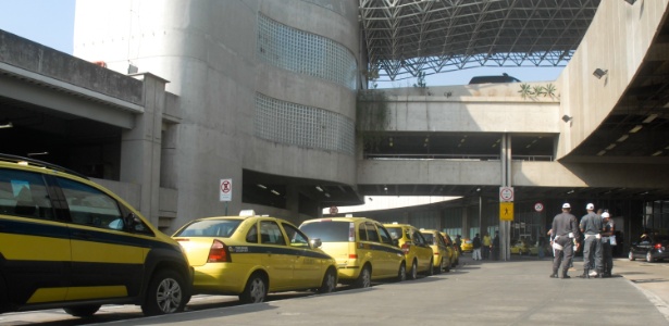 Os aeroportos Internacional Antônio Carlos Jobim e Santos Dumont, no Rio de Janeiro, passam a oferecer serviço especial de táxis - Tomaz Silva/ABr