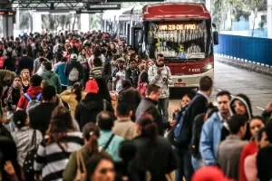 Como chegar até Diretoria Regional de Educação - Butantã de Ônibus ou Metrô?