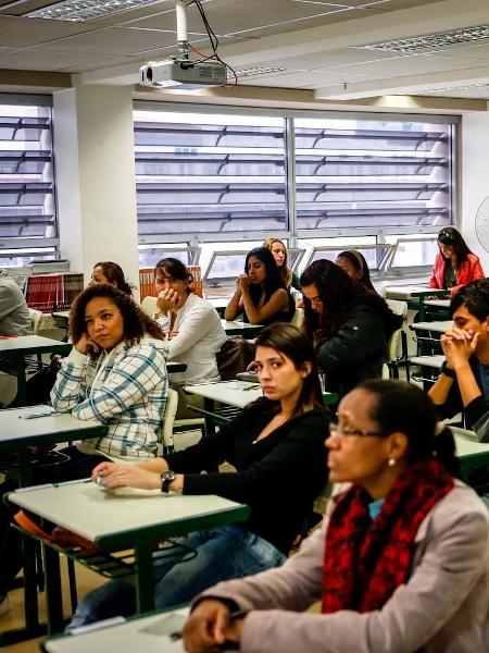  Candidatos aguardam início do exame na Etec (Escola Técnica Estadual) das Artes - Leandro Moraes/UOL