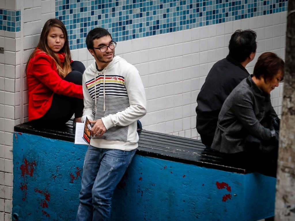 Candidatos aguardam o início das provas do vestibular 2013 de inverno da PUC-SP (Pontifícia Universidade Católica de São Paulo) na manhã deste domingo (16). A partir das 14h, o UOL terá a correção online feita pelos professores do Curso e Colégio Objetivo. No total, são oferecidas 2.028 vagas, sendo 940 para a PUC-SP, 30 para a FASM (Faculdade Santa Marcelina), 408 para a FRB (Faculdades Integradas Rio Branco) e 650 para a Unifai (Centro Universitário Assunção) - Leandro Moraes/UOL