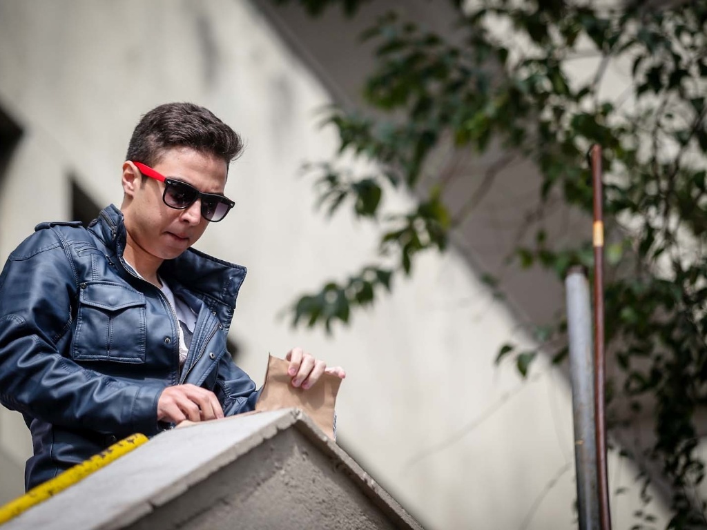 Candidatos aguardam o início das provas do vestibular 2013 de inverno da PUC-SP (Pontifícia Universidade Católica de São Paulo) na manhã deste domingo (16). A partir das 14h, o UOL terá a correção online feita pelos professores do Curso e Colégio Objetivo. No total, são oferecidas 2.028 vagas, sendo 940 para a PUC-SP, 30 para a FASM (Faculdade Santa Marcelina), 408 para a FRB (Faculdades Integradas Rio Branco) e 650 para a Unifai (Centro Universitário Assunção) - Leandro Moraes/UOL