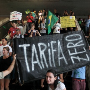 Manifestação pela tarifa zero no transporte público em Brasília reuniu cerca de 1.300 pessoas, segundo a Polícia Militar, na rodoviária do Plano Piloto - Roberto Jayme/UOL