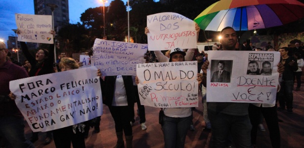 Manifestantes se concentram na praça Roosevelt, na área central da capital paulista, para protestar contra dois projetos de lei: um conhecido como "cura gay" e o outro apelidado de Ato Médico - Gabriela Biló/Futura Press