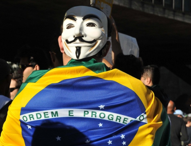 Protesto na avenida Paulista em frente ao Masp em junho de 2013
